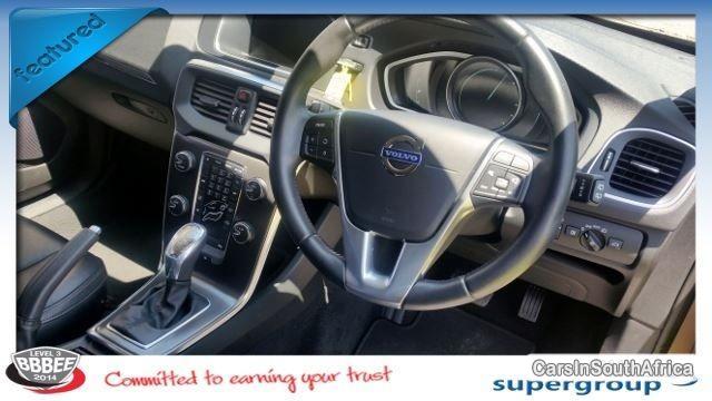 Volvo V40 Automatic 2013 - image 3