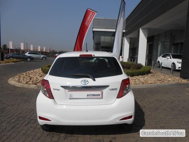 Toyota Yaris Manual 2014 - image 3