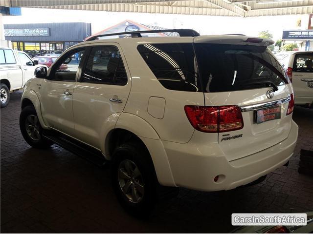 Toyota Fortuner Manual 2008 - image 3