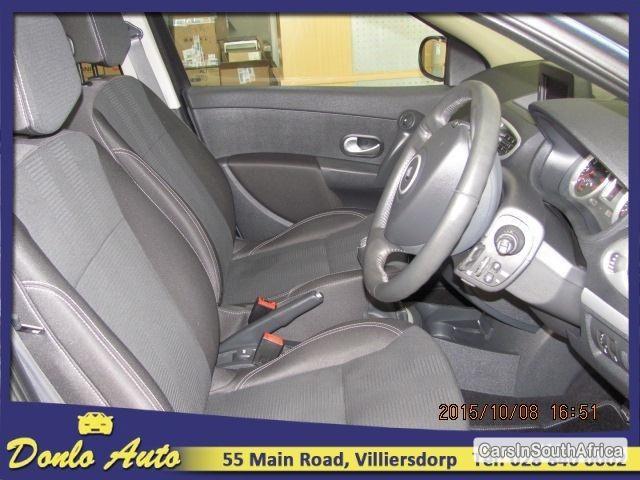 Renault Clio Manual 2011 - image 3