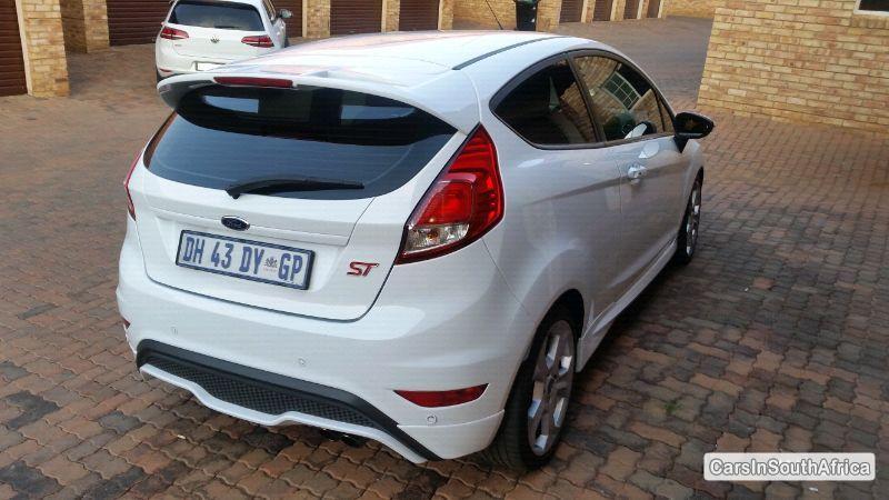 Ford Fiesta Manual 2013 - image 3