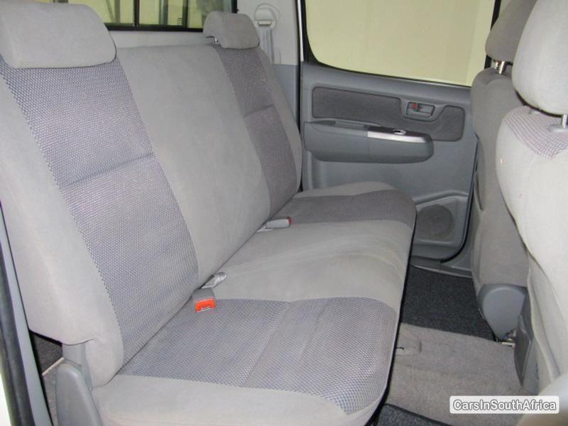 Toyota Hilux Automatic 2011 - image 4