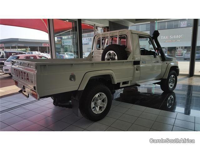 Toyota Land Cruiser Manual 2015 - image 4