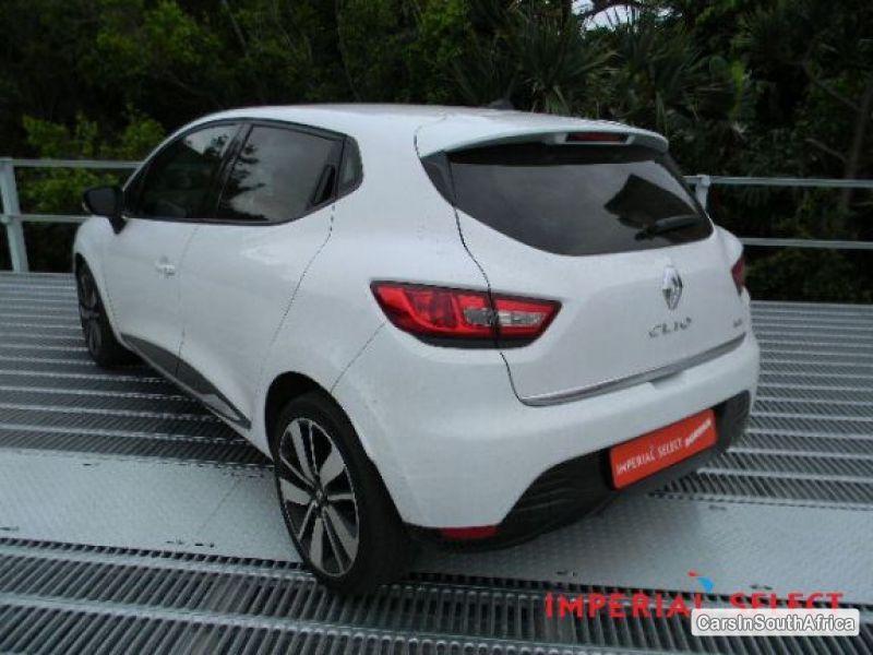 Renault Clio Manual 2013 - image 4
