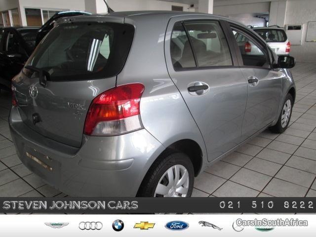 Toyota Yaris Manual 2011 - image 4