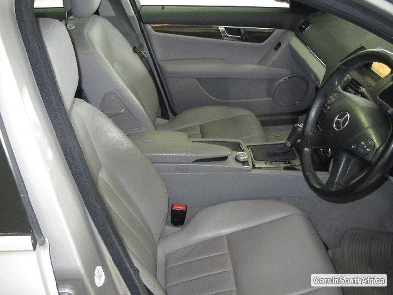 Mercedes Benz C-Class Manual 2009 - image 4