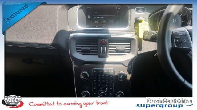 Volvo V40 Automatic 2013 - image 4