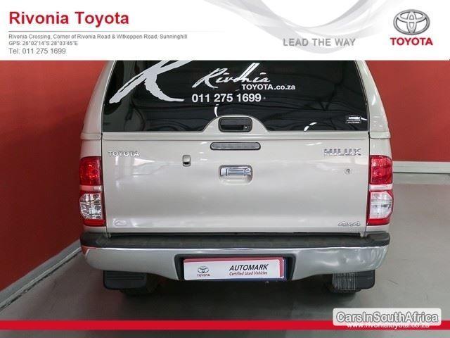 Toyota Hilux Automatic 2014 - image 4