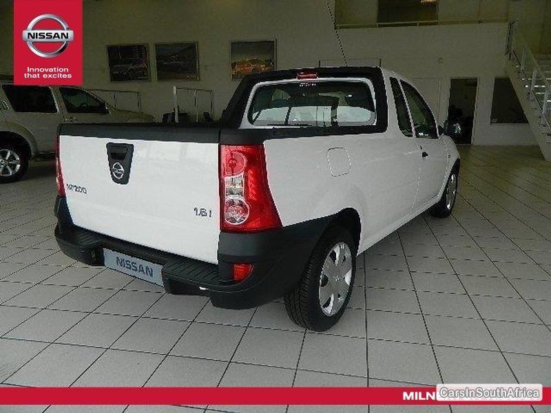 Nissan NP200 Manual 2015 - image 4
