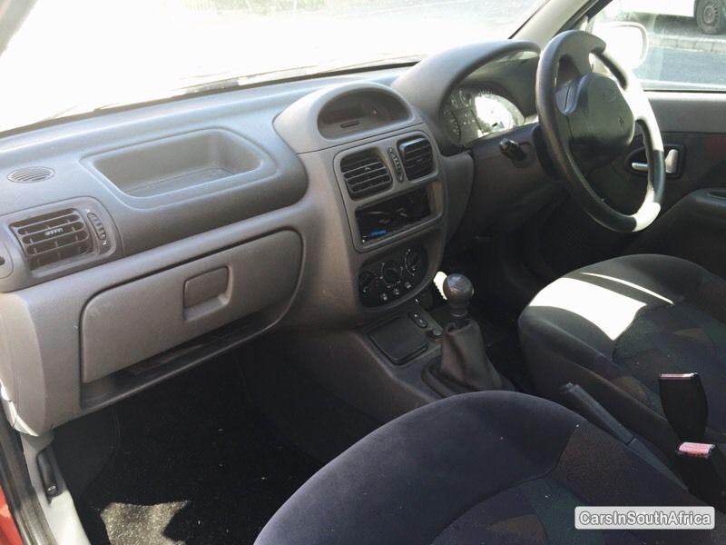 Renault Clio Manual 2001 - image 4