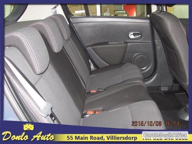 Renault Clio Manual 2011 - image 4