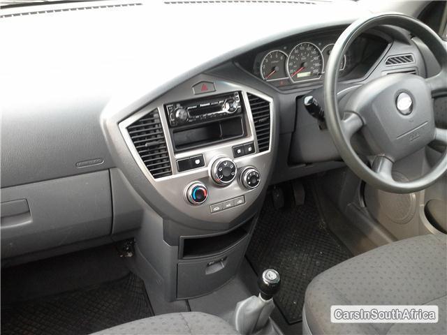 Kia Carens Manual 2005 in South Africa