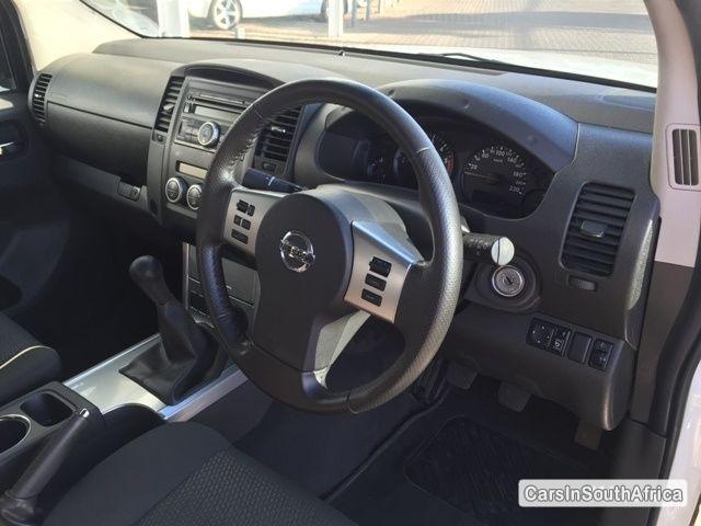 Nissan Navara Manual 2010 - image 5