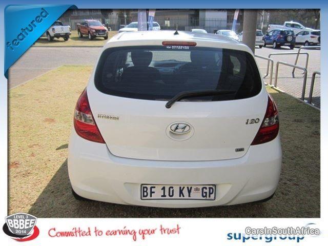 Hyundai i20 Manual 2011 - image 5