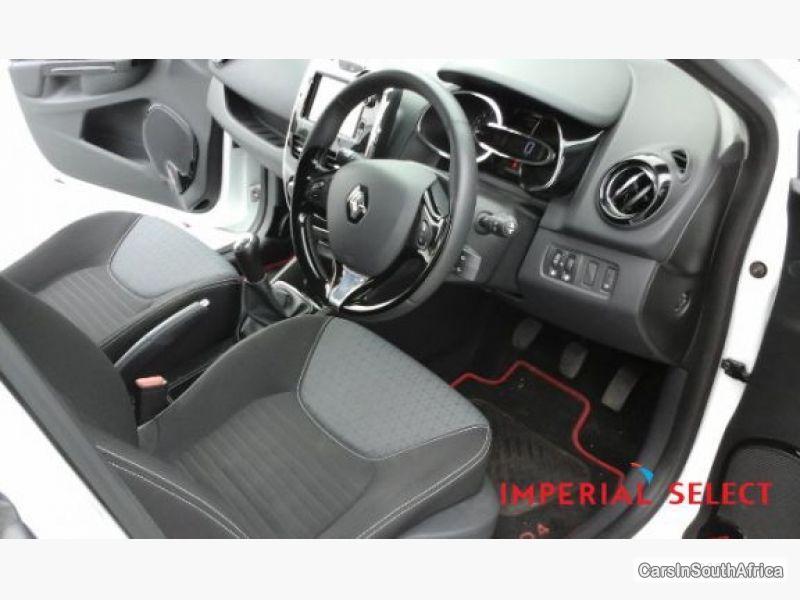 Renault Clio Manual 2013 - image 5