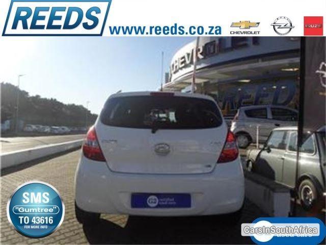 Hyundai i20 Manual 2011 - image 5