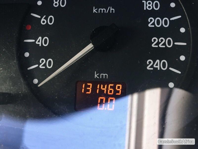 Renault Clio Manual 2001 - image 5