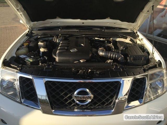 Nissan Navara Manual 2010 - image 6