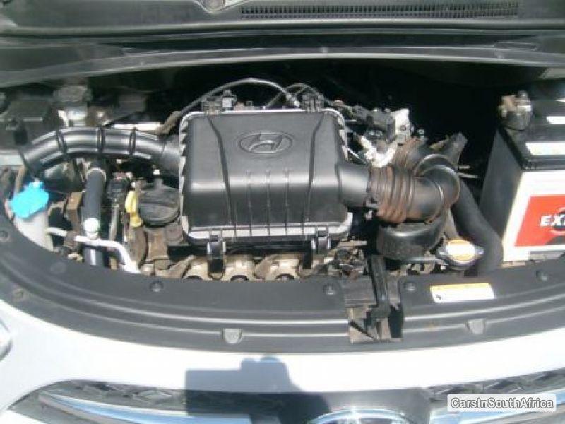 Hyundai i10 Manual 2013 - image 6