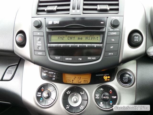 Toyota RAV-4 Automatic 2010 - image 6