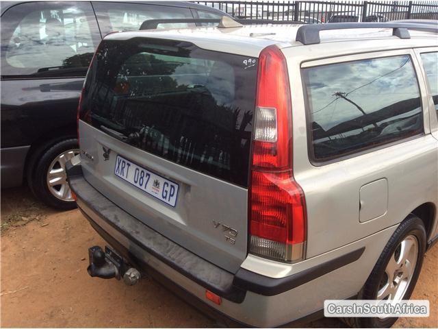 Volvo V70 Manual 2002 - image 6