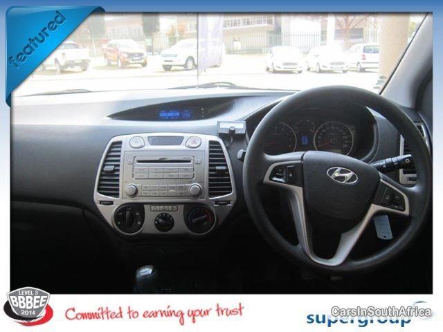 Hyundai i20 Manual 2011 - image 6