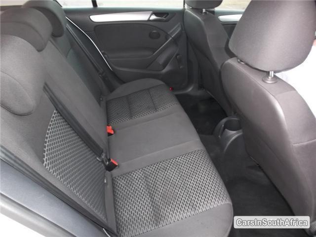 Volkswagen Golf Manual 2011 - image 6