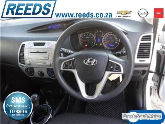 Hyundai i20 Manual 2011 - image 6