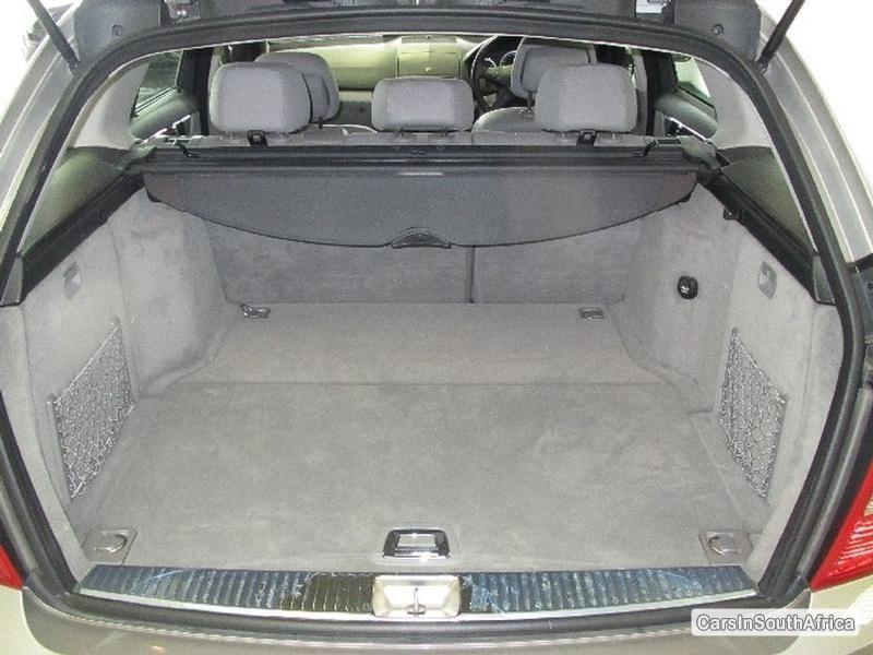 Mercedes Benz C-Class Manual 2009 - image 6