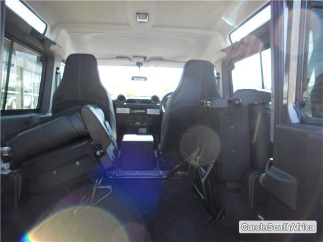 Land Rover Defender Manual 2015 - image 6