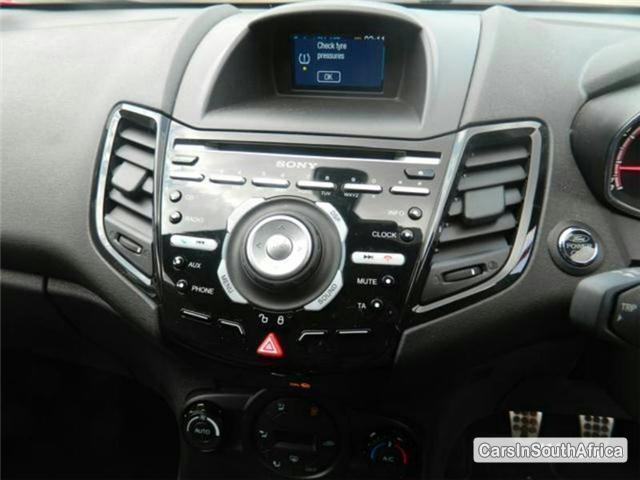 Ford Fiesta Manual 2015 - image 6