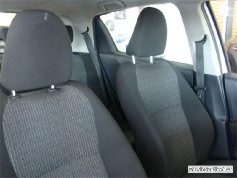 Toyota Yaris Manual 2013 - image 6