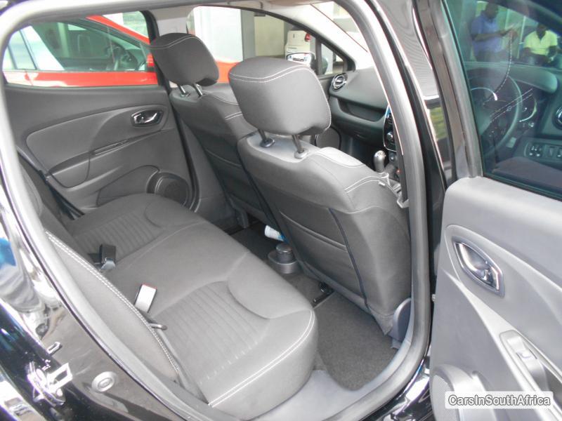 Renault Clio Manual 2015 - image 2
