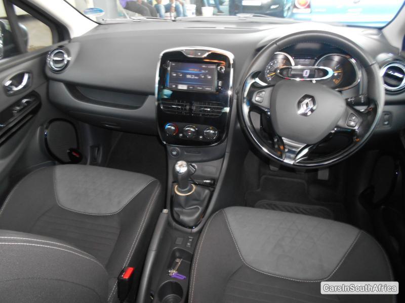 Renault Clio Manual 2015 - image 3