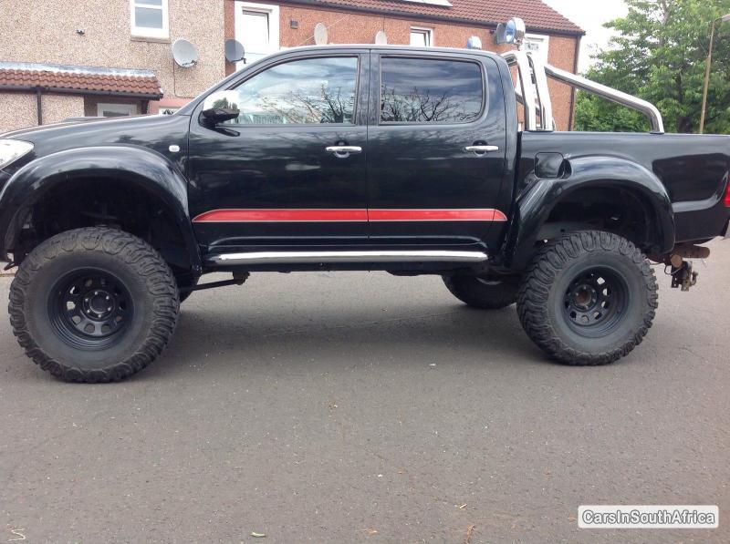 Toyota Hilux Automatic - image 2