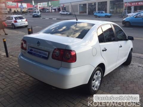 Volkswagen Polo Manual 2012 - image 2
