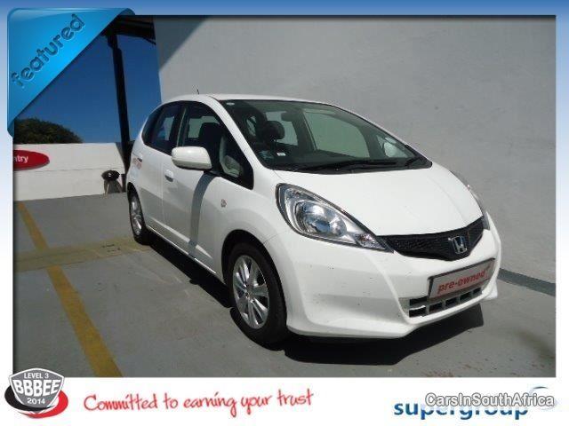 Honda Jazz Automatic 2014 - image 2