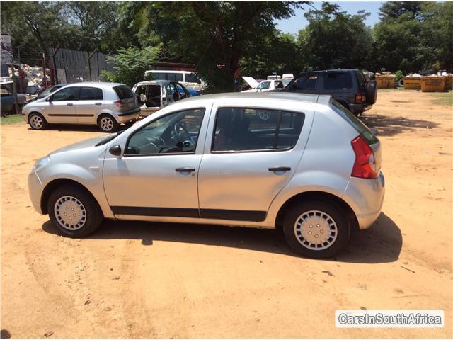 Renault Sandero Manual 2011 - image 2