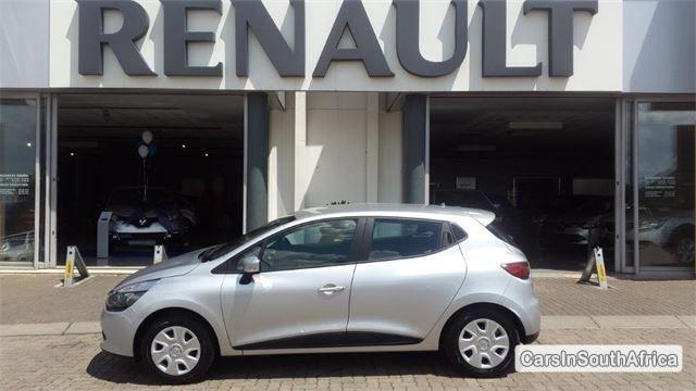 Renault Clio Manual 2016 - image 2