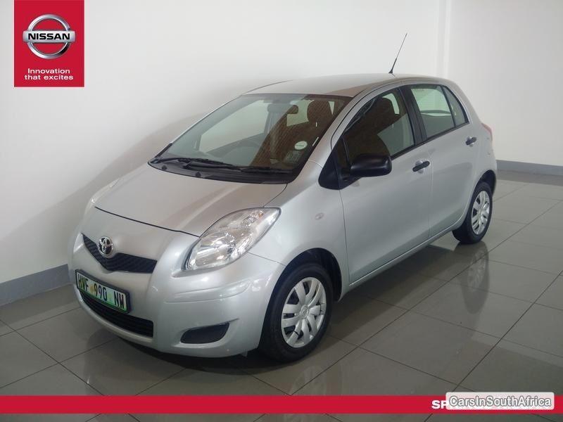 Toyota Yaris Manual 2011 - image 2
