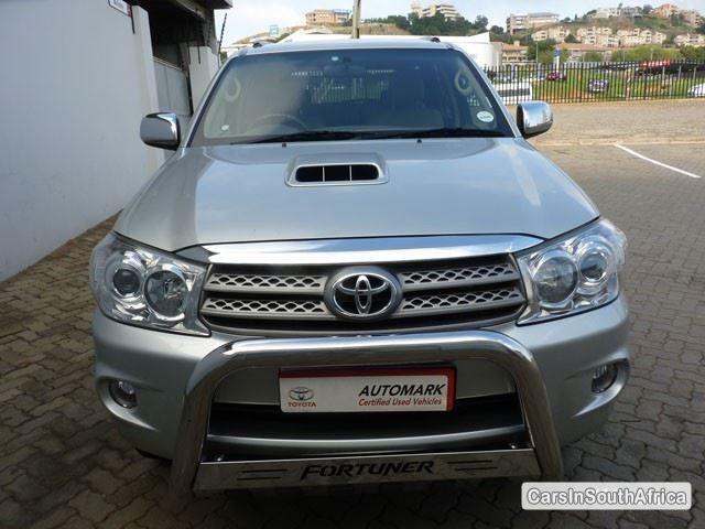 Toyota Fortuner Automatic 2011 - image 2
