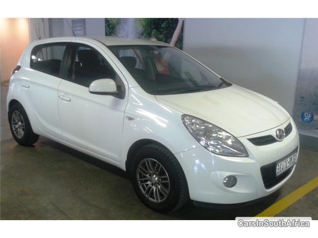 Hyundai i20 Manual 2010 - image 2