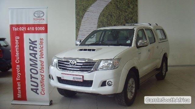 Toyota Hilux Automatic 2014 - image 2