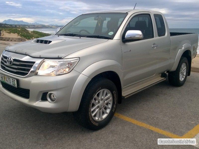 Toyota Hilux Manual 2014 - image 2