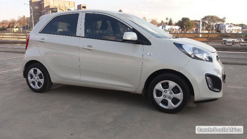 Kia Picanto Manual 2012 - image 2