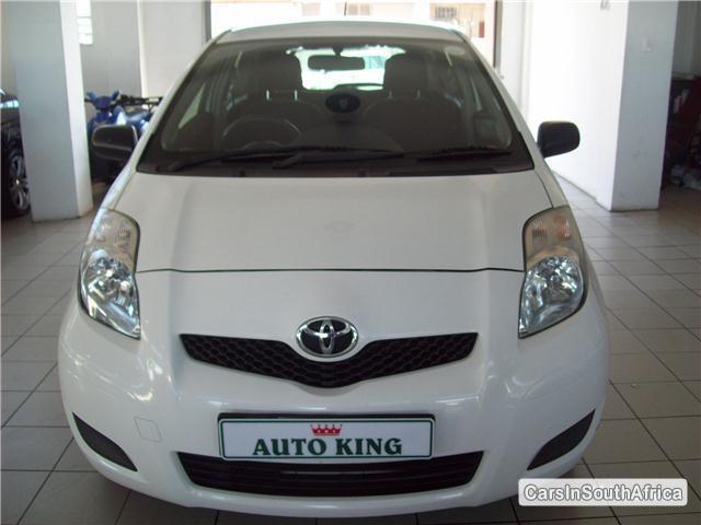 Toyota Yaris Manual 2011 - image 3