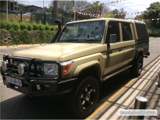 Toyota Land Cruiser Manual 2013 in Gauteng
