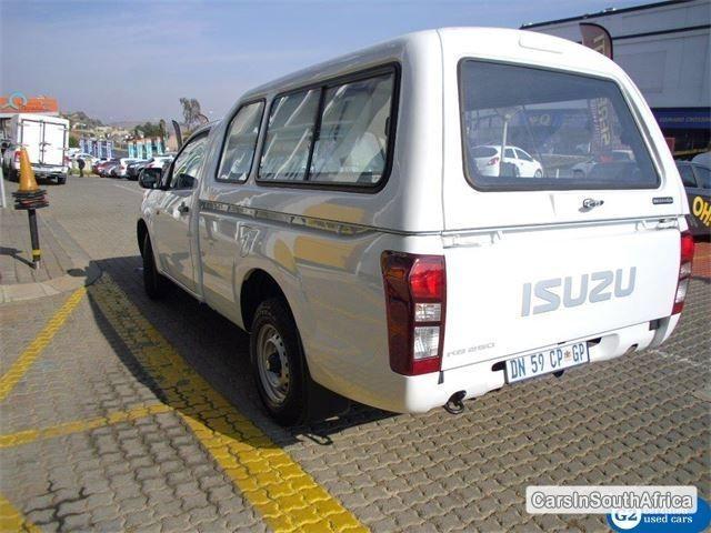 Isuzu KB Series Manual 2015 in Gauteng