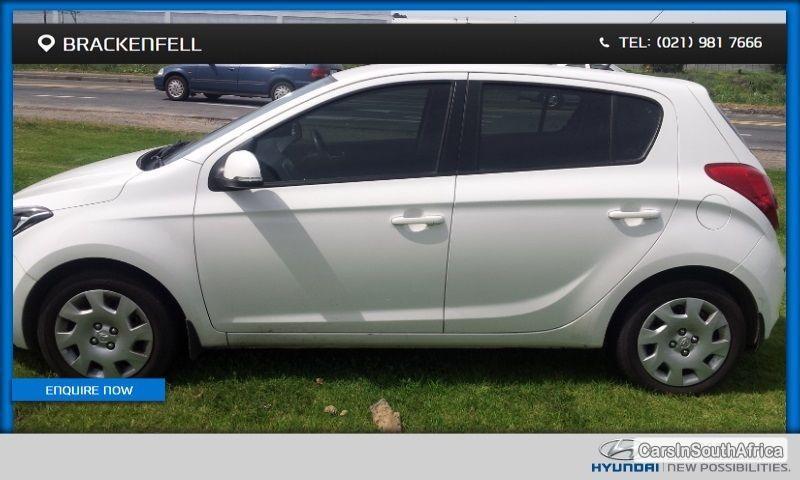Hyundai i20 Manual 2014 - image 3