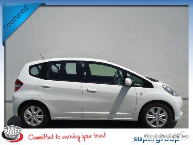 Honda Jazz Automatic 2014 - image 3